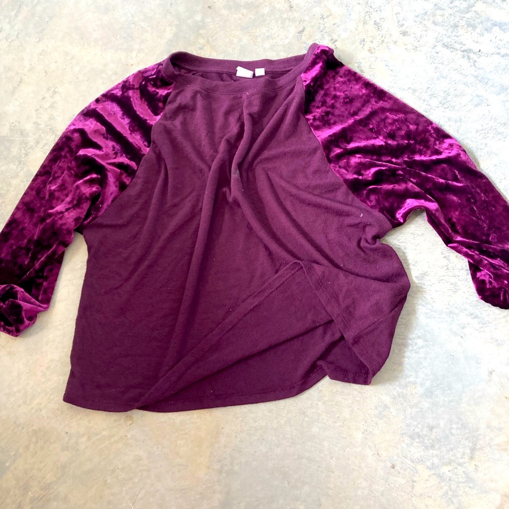 Gap purple crushed velvet pullover top. Petite medium.